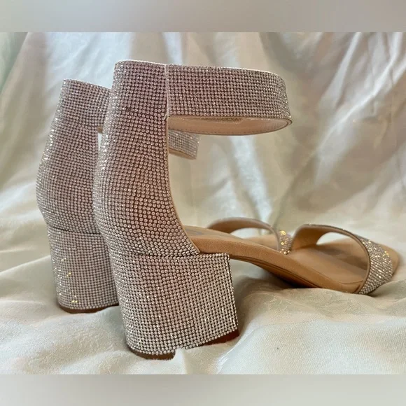 Wishbone Collection Addison heels - Picture 4 of 5